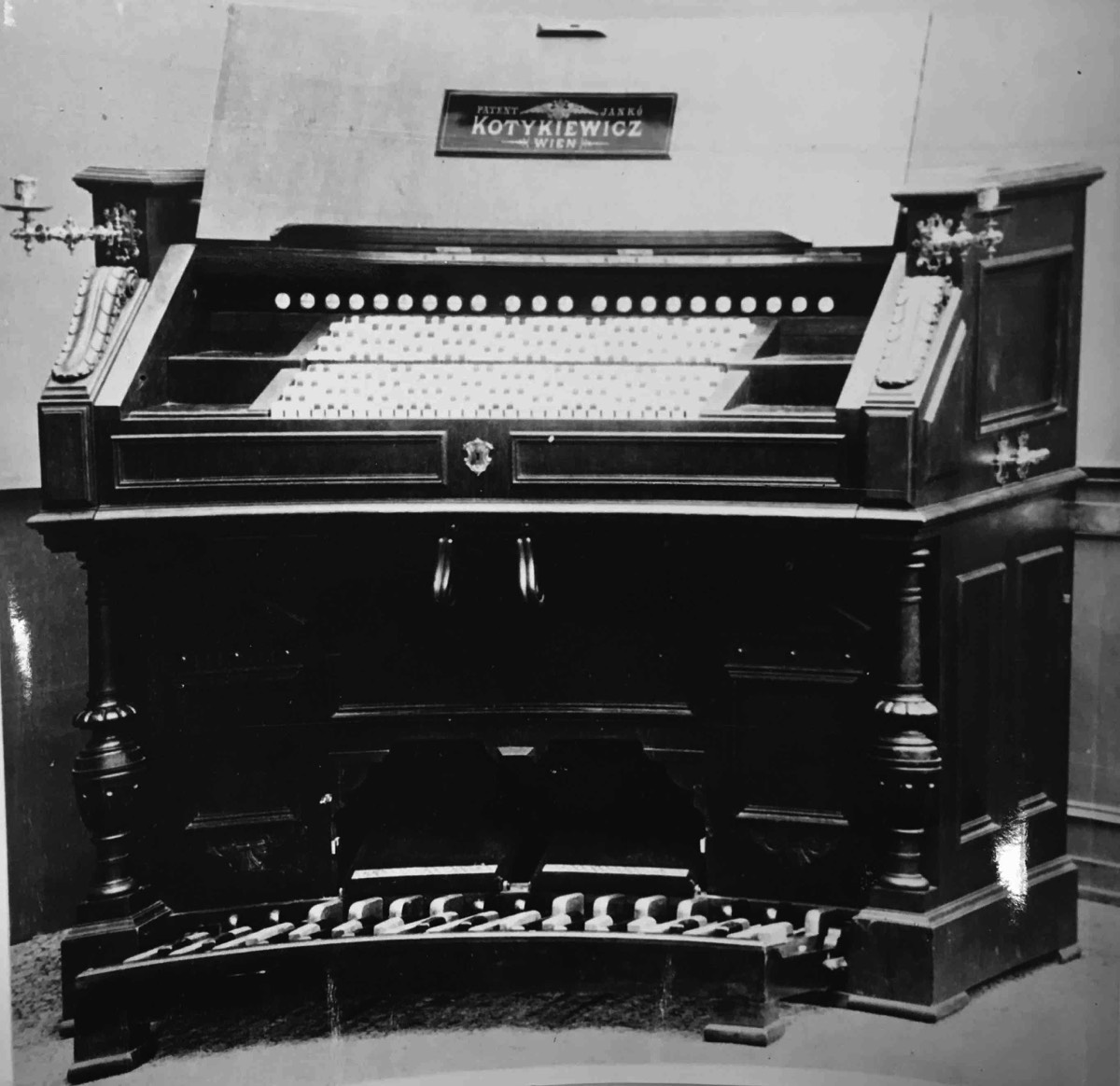 Pedalharmonium mit Janko Tastatur
